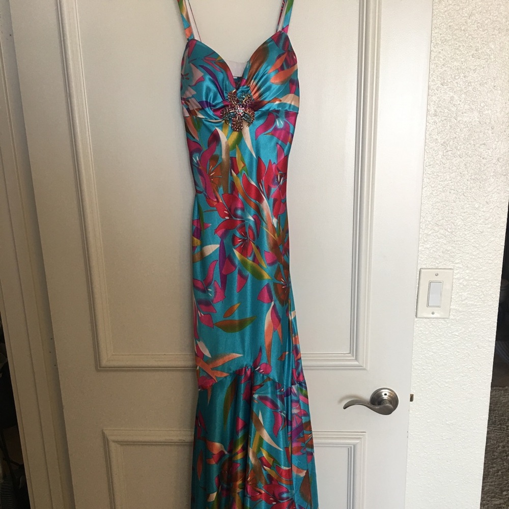 Cache gown - Picture 2 of 10